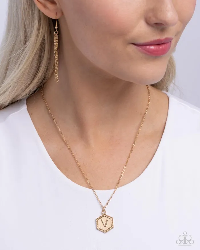 Necklaces Paparazzi Necklace Emblematic Elegance Gold V Paparazzi Jewelry