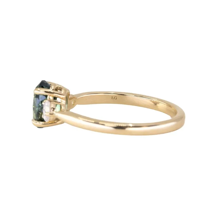 Armfest sapphires 187ct Oval Untreated Songean Ocean Blue Sapphire and Lab Grown Diamond Dainty Three Stone Ring in 18k Yellow Gold Rings