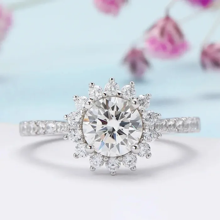 Luxus Moissanite Silver or Gold Silver Halo Moissanite Engagement Rings 1ct Rings Luxus Moissanite Silver or Gold Silver Halo Moissanite Engagement Rings 1ct Rings