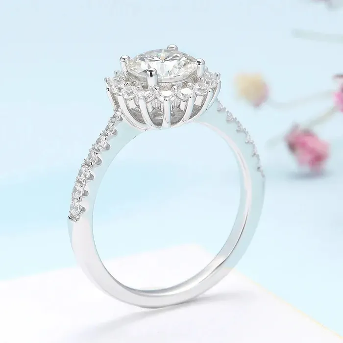 Luxus Moissanite Silver or Gold Silver Halo Moissanite Engagement Rings 1ct Rings