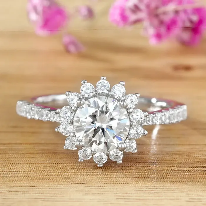 Luxus Moissanite Silver or Gold Silver Halo Moissanite Engagement Rings 1ct Rings