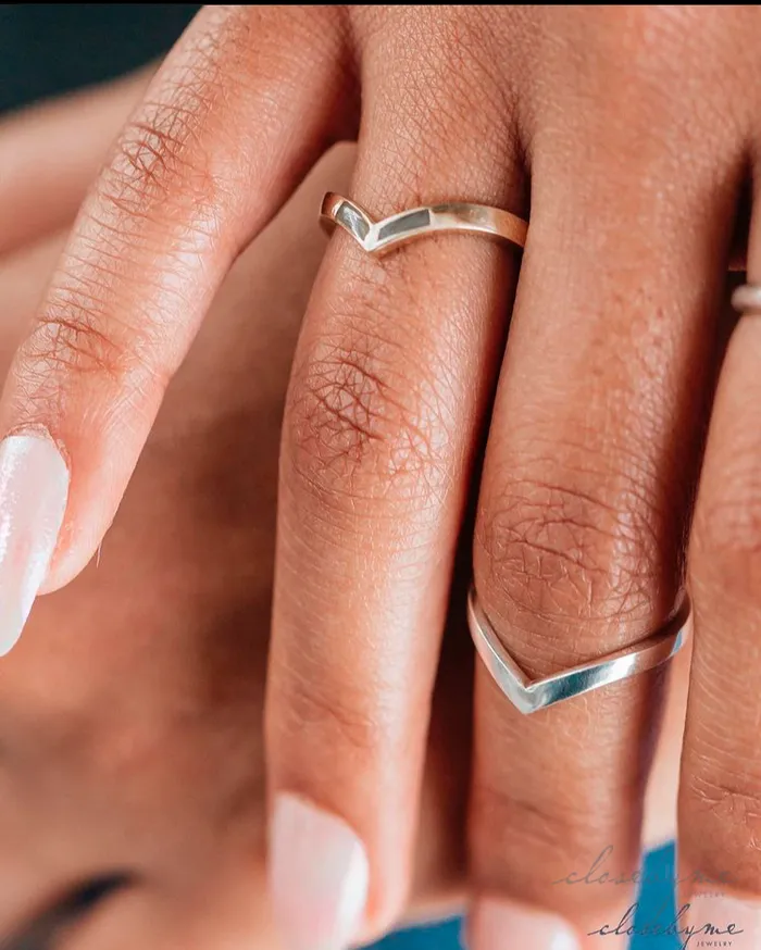 Chevron Cremation Ring in 14K White Gold closebymejewelry Rings