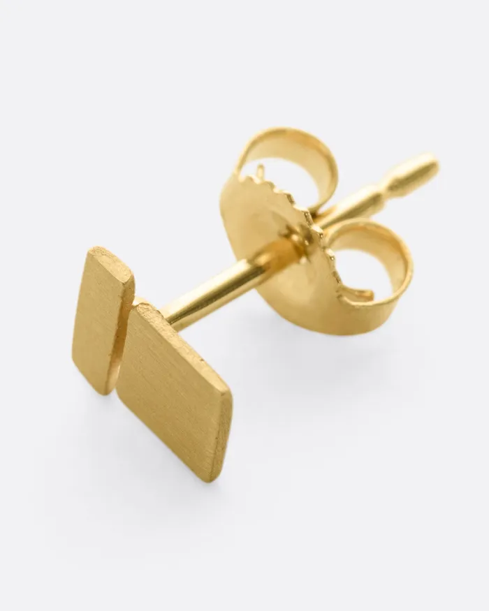 LORI LEVEN Earrings Yellow Gold Square on a Bar Stud