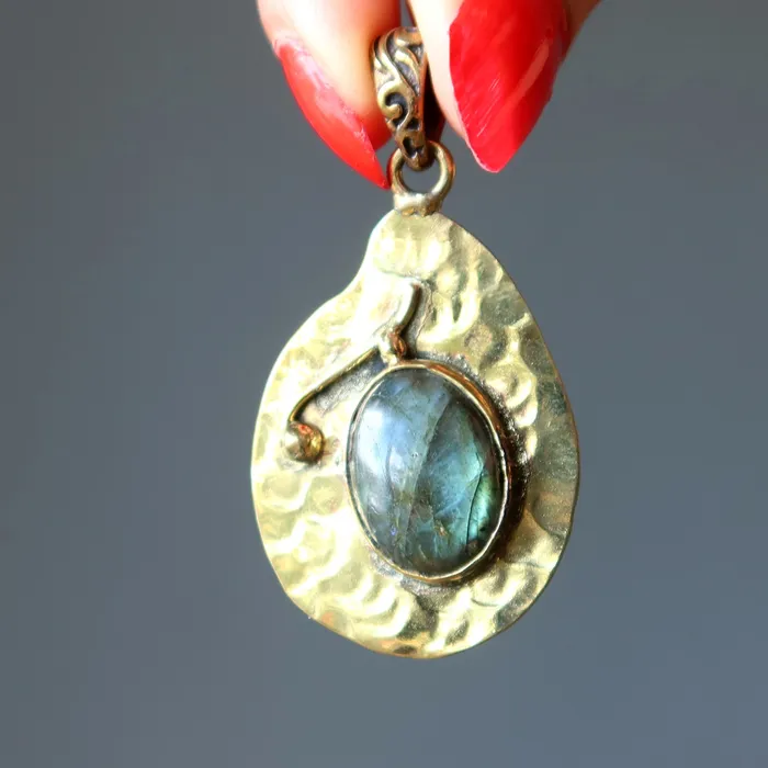 Satin Crystals Necklaces Labradorite Pendant Tibet Token Stone Gold