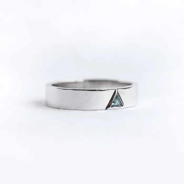 Capucinne Mens triangle alexandrite band White gold mens band with Rings