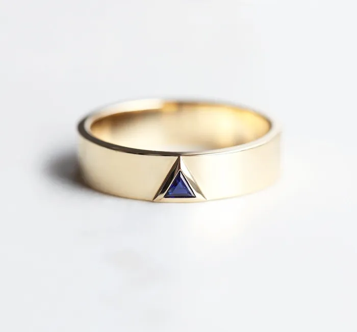 Capucinne Mens triangle alexandrite band White gold mens band with Rings