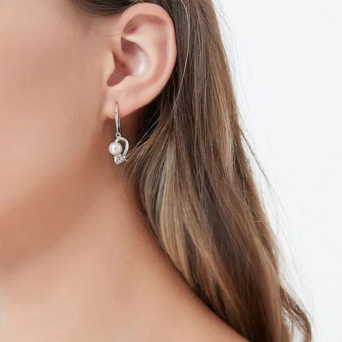 Earrings BERRICLE Bead Imitation Pearl Fish Hook Earrings in Sterling Silver