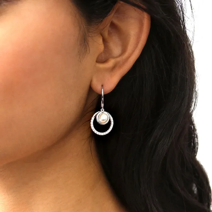 Earrings BERRICLE Round Imitation Pearl Fish Hook Earrings in Sterling Silver