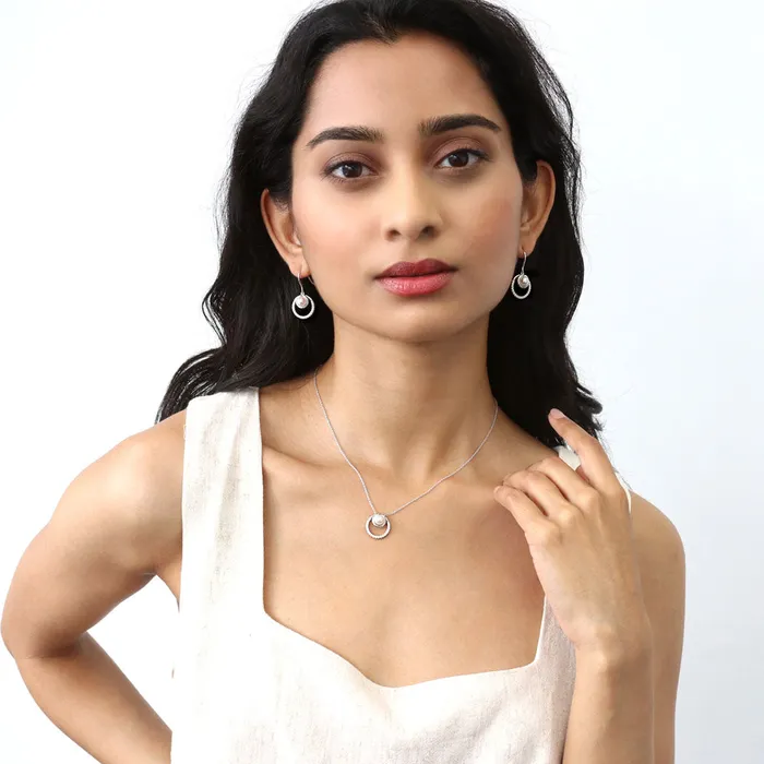 Earrings BERRICLE Round Imitation Pearl Fish Hook Earrings in Sterling Silver