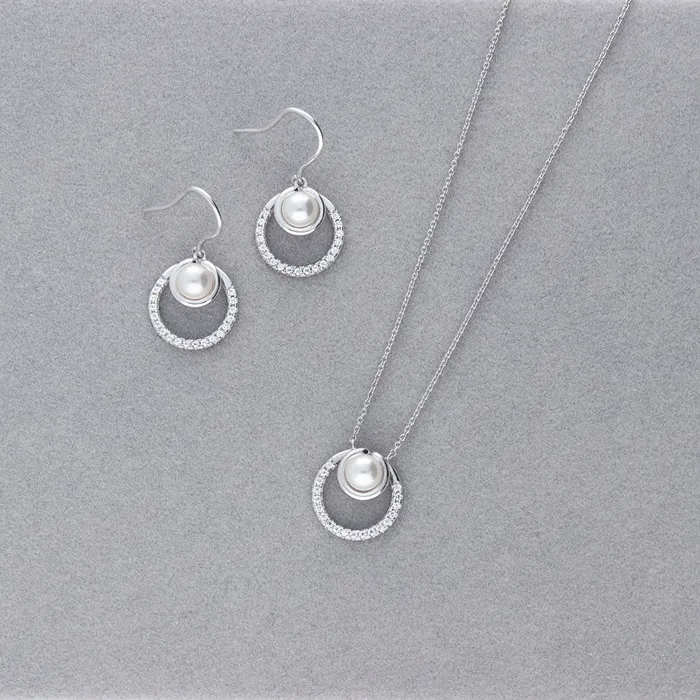 Earrings BERRICLE Round Imitation Pearl Fish Hook Earrings in Sterling Silver