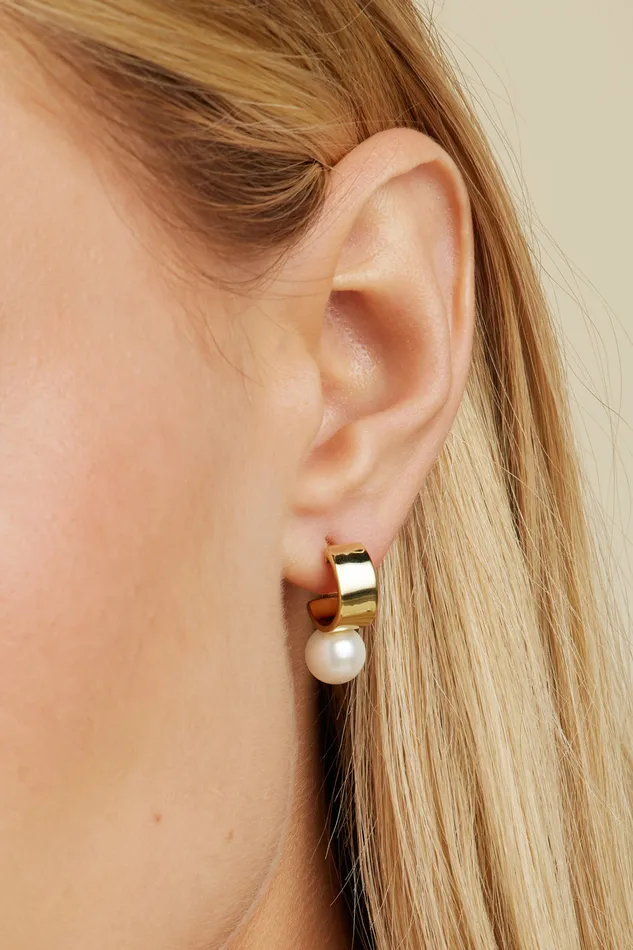 Earrings Untamed Petals Leah Pearl Studs Earrings Untamed Petals Leah Pearl Studs