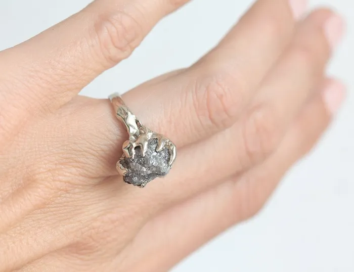 Rings capucinne Big Raw Diamond Ring Claw Ring