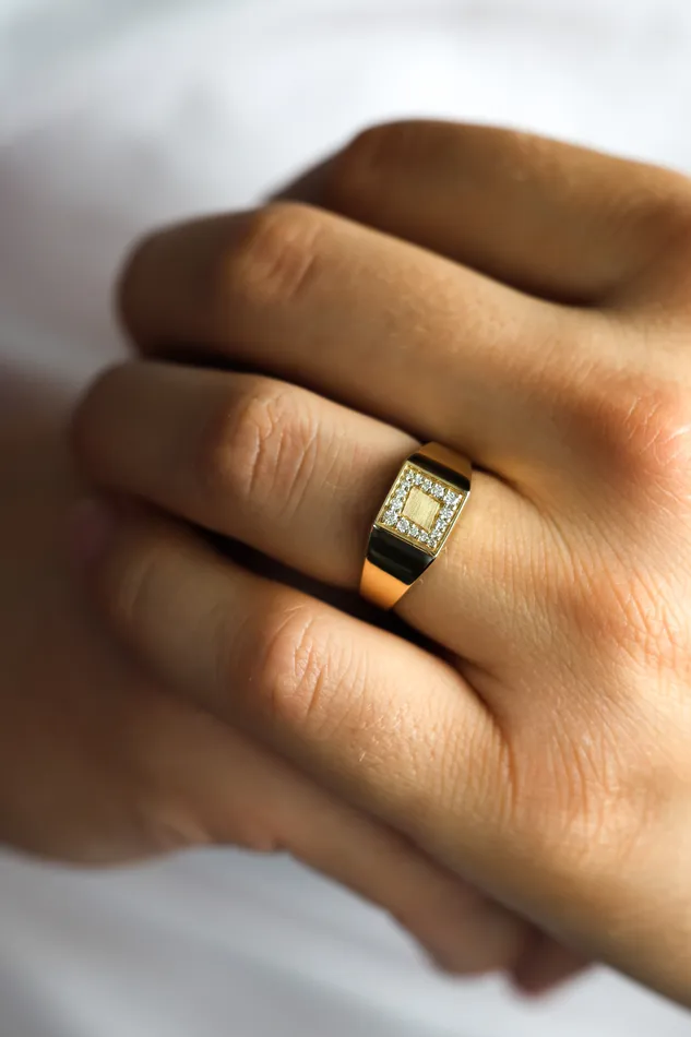 Rings Diamond signet ring Capucinne